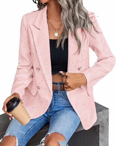 Blazer de tweed para mujer en un ambiente de oficina