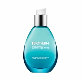 Botella de Biotherm Aqua Bounce Super Concentrate con dispensador blanco.