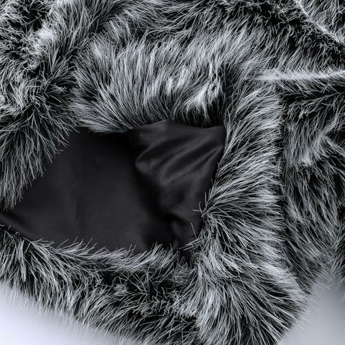 Textura de piel sintética negra con pelaje largo.