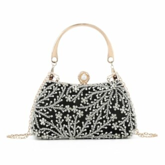 Bolso elegante con cuentas y diseño floral.