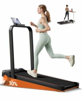 Mujer corriendo en una cinta de correr inclinable