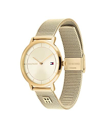 Reloj dorado con correa de malla