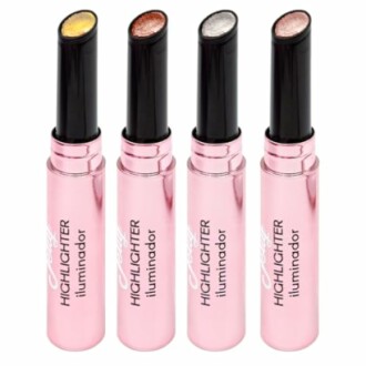 Cuatro iluminadores en barra con envases rosas.