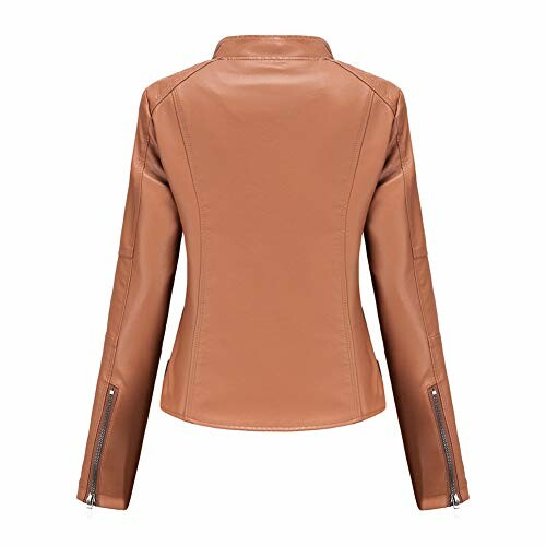 Chaqueta de cuero marrón para mujer vista desde atrás.
