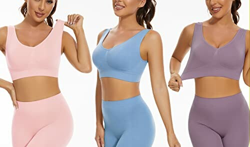 Mujeres vistiendo conjuntos de ropa deportiva sin costuras en colores pastel.