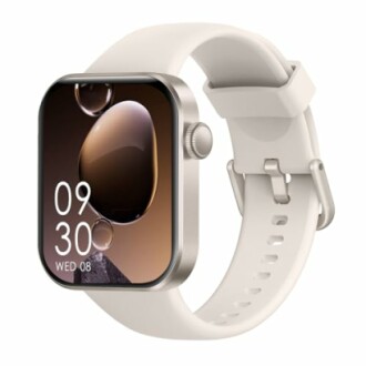 Reloj inteligente con correa blanca y pantalla digital.