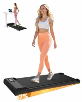 Mujer caminando en una cinta de andar